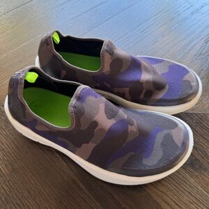 OOFOS Women's purple camouflage shoes